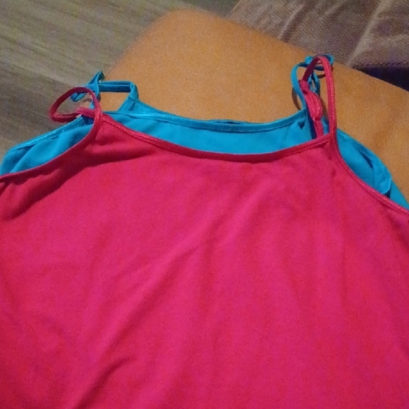 💙🏍2 Vibrant Red and Green Tank Top - Picture 3 of 5